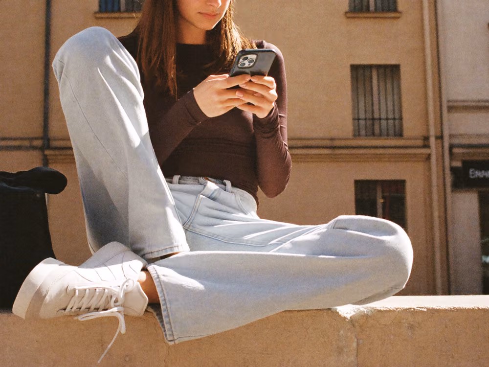 Mobile Shopping. Why Virtual Try-On is the Strongest Conversion Booster Specifically on Smartphones Mobile Shopping. Why Virtual Try-On is the Strongest Conversion Booster Specifically on Smartphones